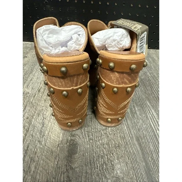 Dingo Women's Free Spirit Wooden Sandals DI2331 TAN Size 7
